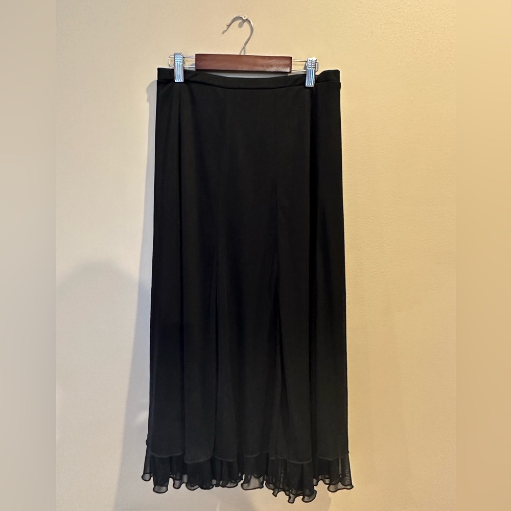 CONNECTED APPAREL black midi skirt with mesh ruffles. Size Small.